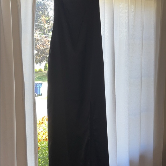 Meshki Black Asymmetrical One Shoulder Gown - Picture 2 of 6
